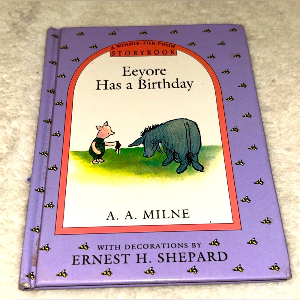 !!**KIDS BOOKS 4/$10**!! Eeyore Has a Birthday, Winnie the Pooh Hardcover, 2002